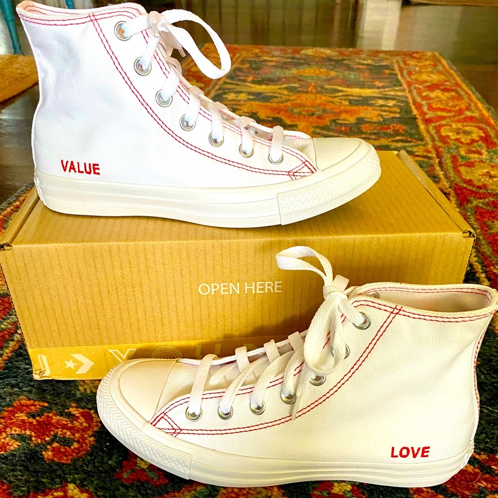 Converse Chuck Taylor All Star By You

UNISEX HIGH TOP SHOE